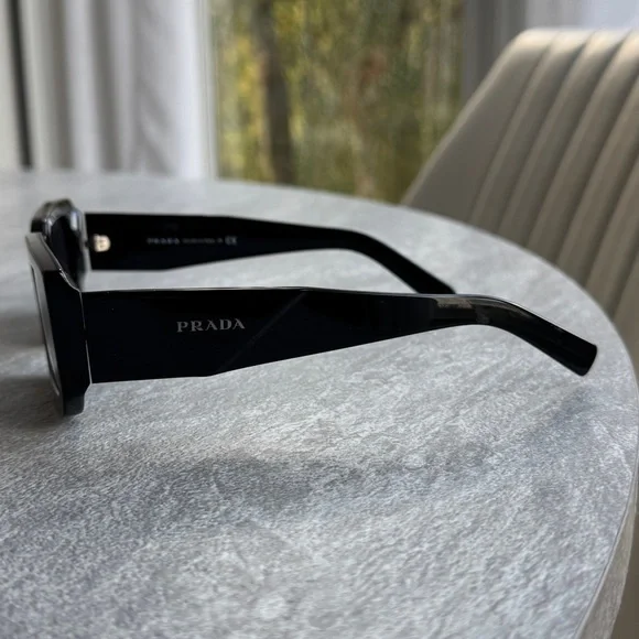 Prada black sunglasses - Picture 7 of 10